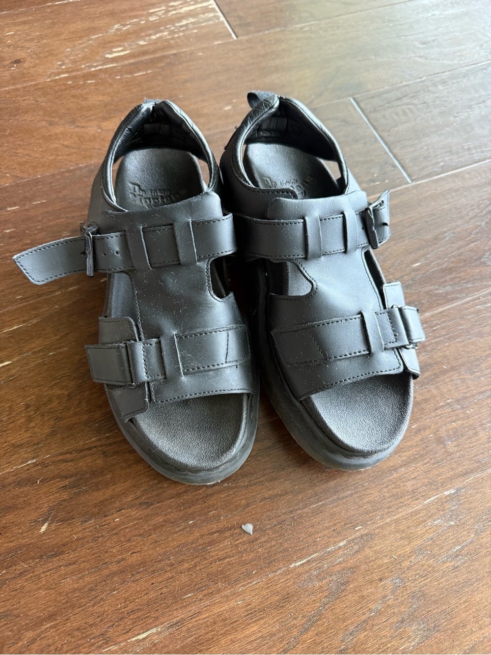 Dr. Martens Kamilah black leather platform sandals Sz 7